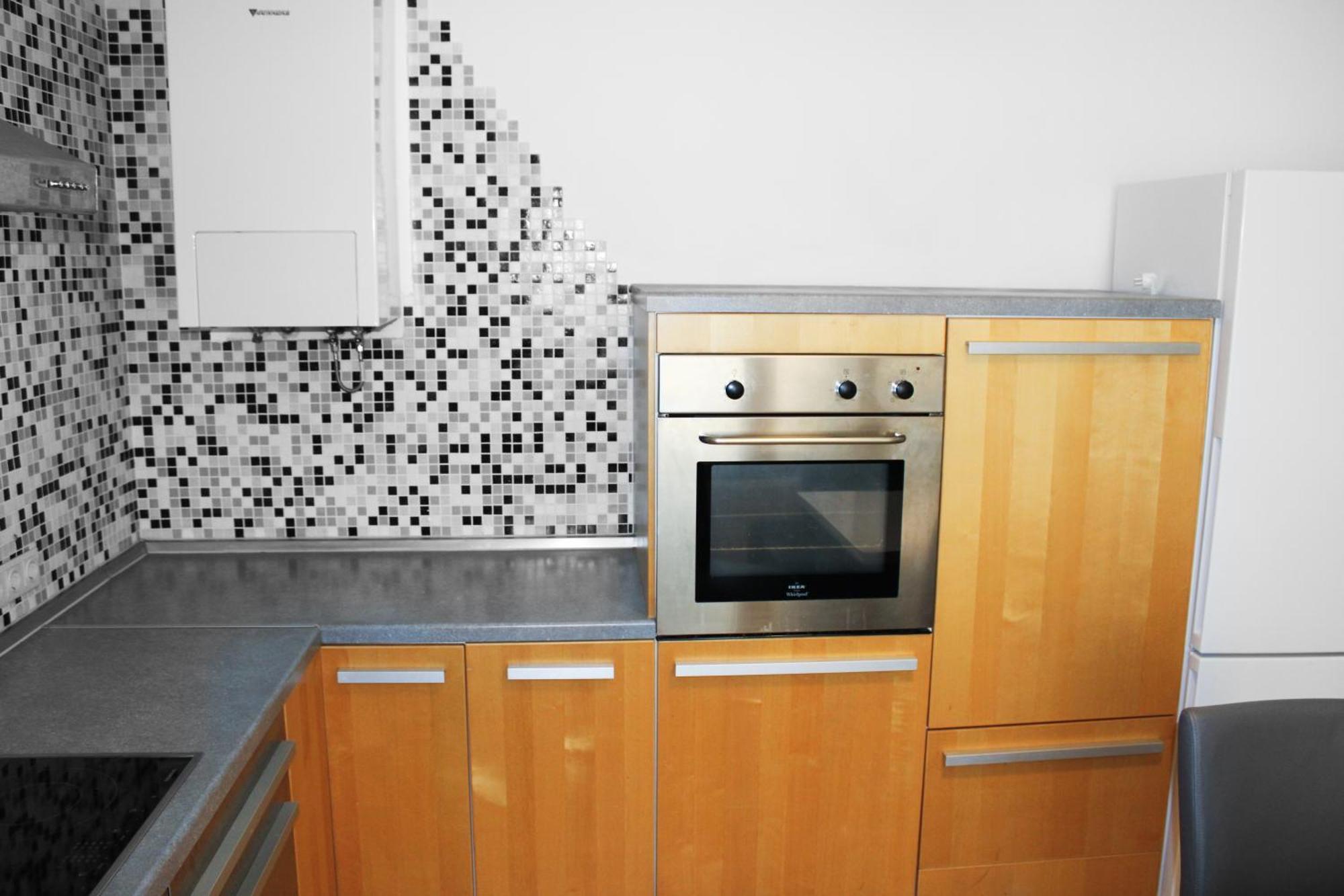Spittelau Spacious Bright Contactless Selfcheckin Central Metro Train Station *