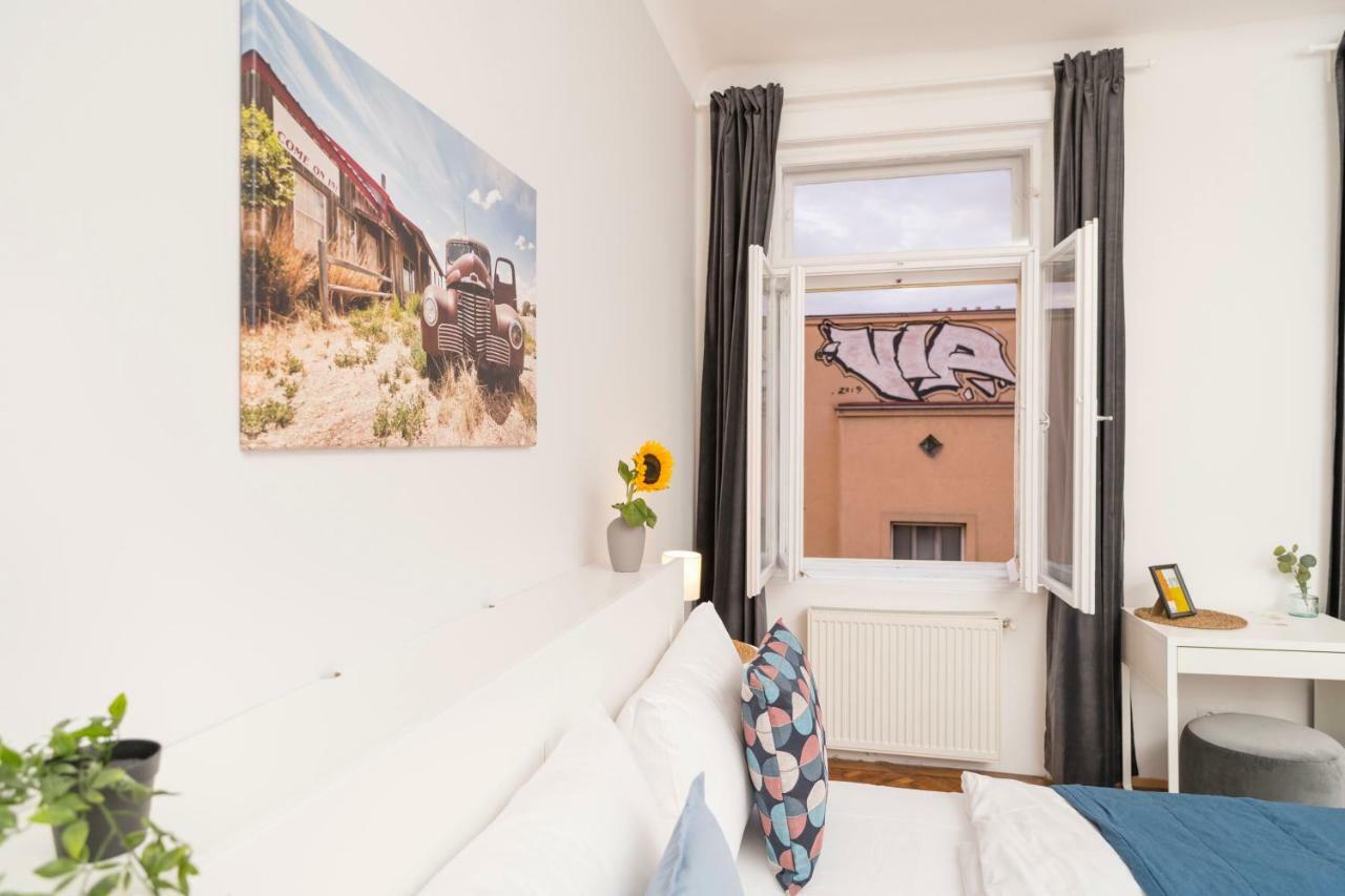 Spittelau Spacious Bright Contactless Selfcheckin Central Metro Train Station Apartment Vienna