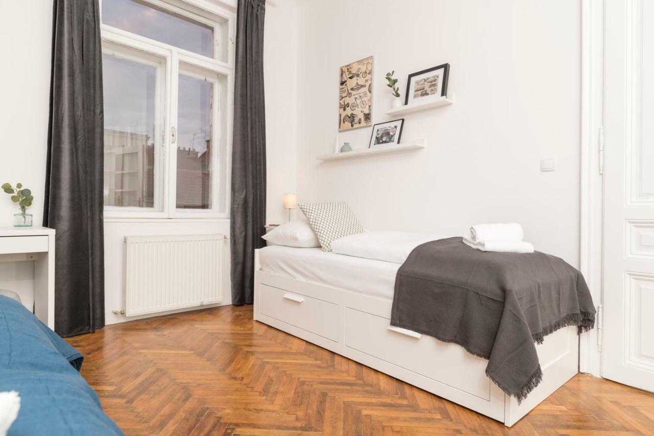 Apartment Spittelau Spacious Bright Contactless Selfcheckin Central Metro Train Station *