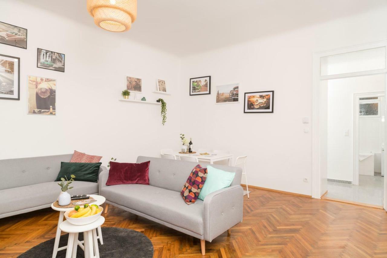 Spittelau Spacious Bright Contactless Selfcheckin Central Metro Train Station Apartment