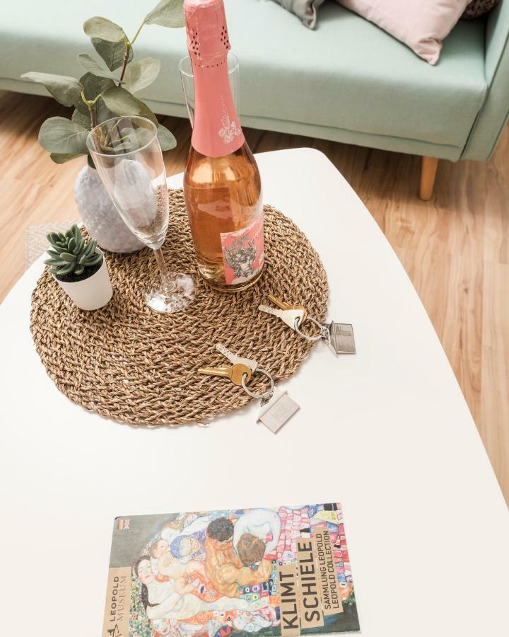 Spittelau Spacious Bright Contactless Selfcheckin Central Metro Train Station Apartment Vienna