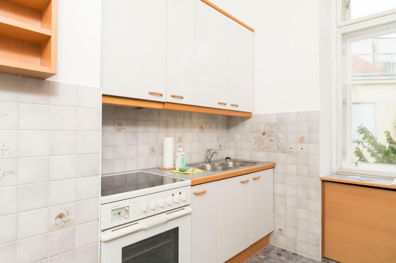 Apartment Spittelau Spacious Bright Contactless Selfcheckin Central Metro Train Station